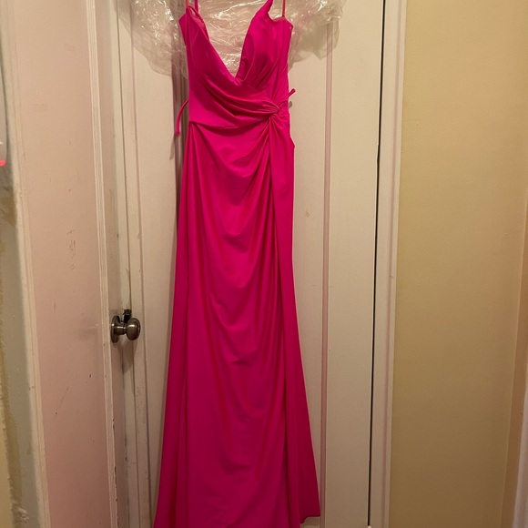 Dress - Picture 3 of 3